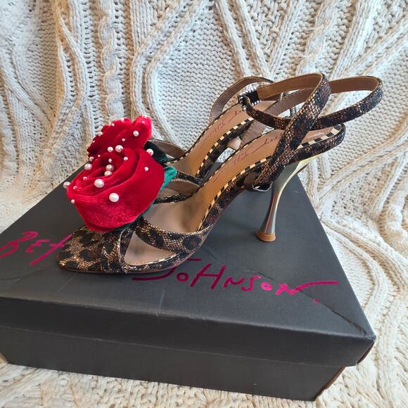 NIB Betsey Johnson Women's Carlos Rose Flower Boho Dress Sandals 6 Leopard Red - Picture 3 of 7